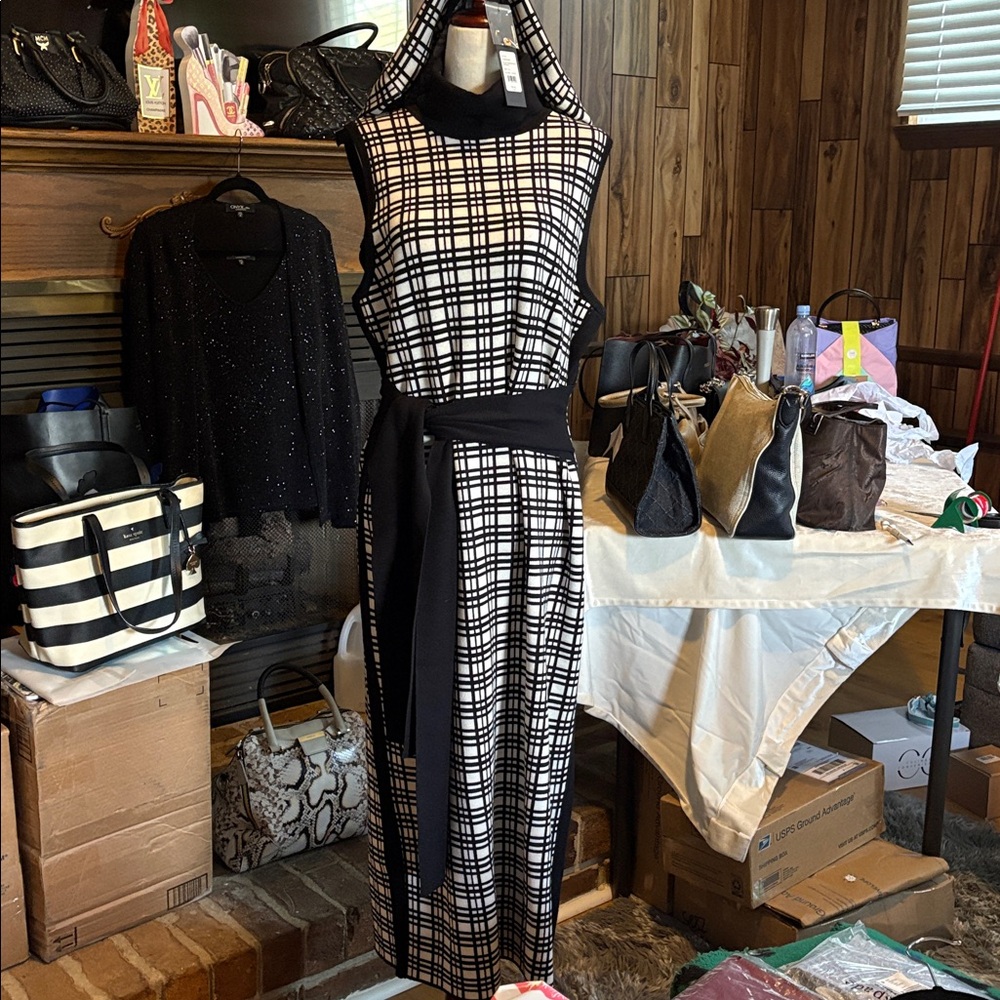 Toccin Elegant Black and White Checkered sweater dress with matching cardigan. - Picture 6 of 11